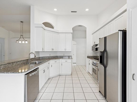 3rd image of 2229 Chinaberry Cir SE