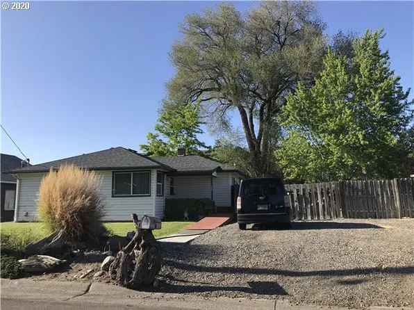 135 E Beech Ave, Hermiston, OR 97838