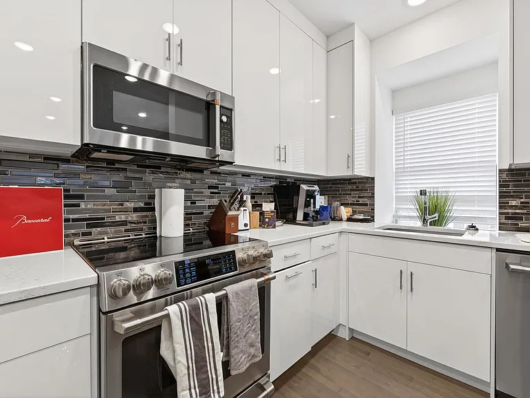974 Summit Ave #409 — Photo 12