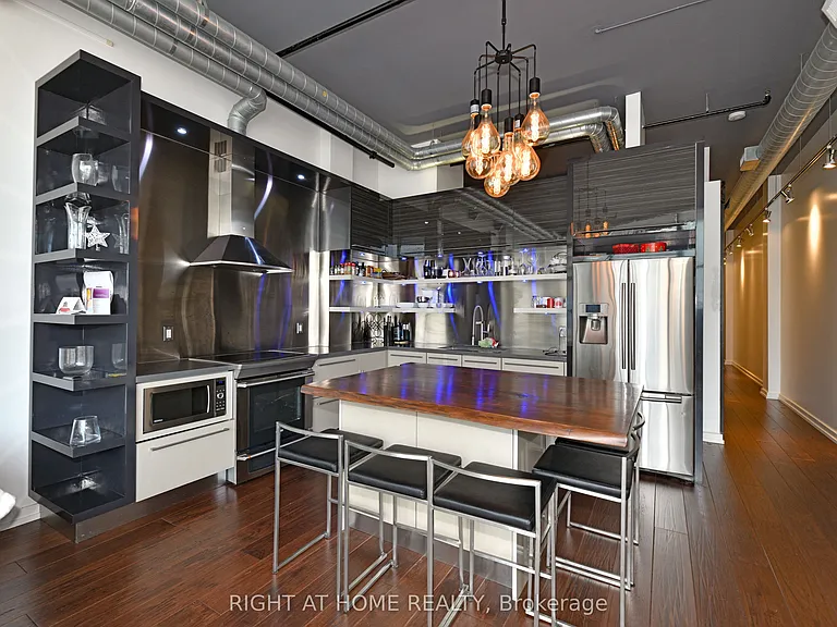 43 Hanna Ave #708 — Photo 2