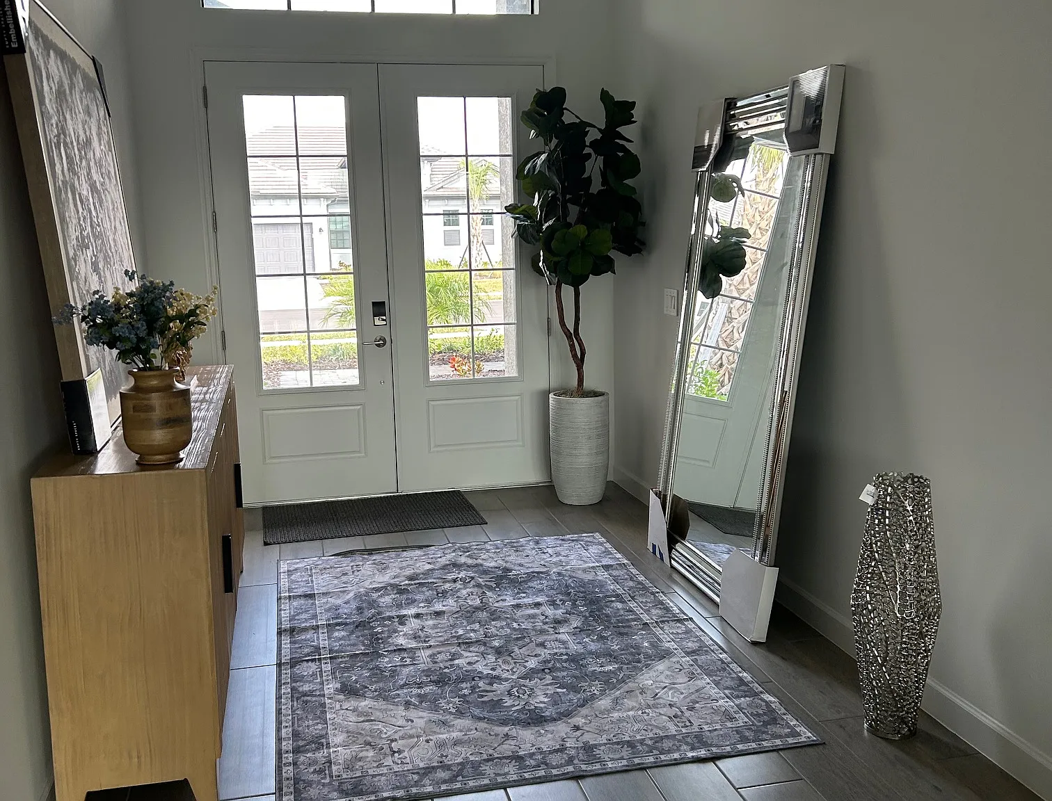 3 bed, 2650 sqft, $8,000 — Photo 1