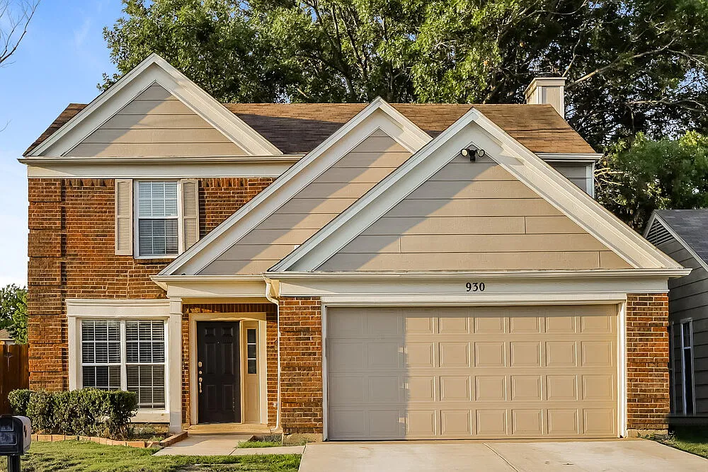 4 bed, 2.5 bath, 2159 sqft, $2,560 — Photo 1