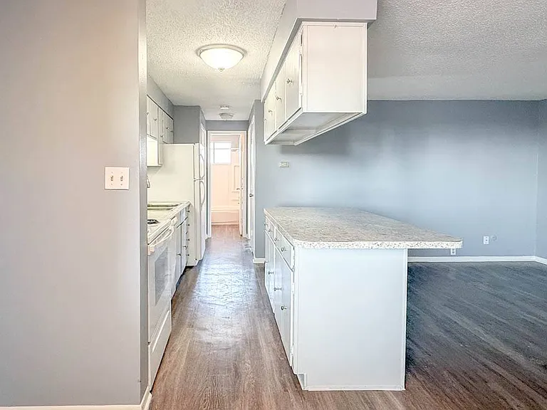 3270 S Grant St — Photo 4