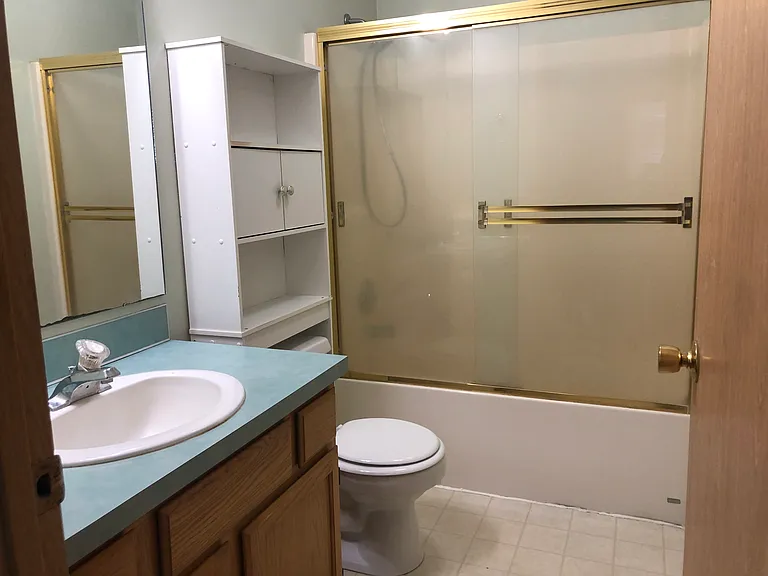 247 NW Clay Ct — Photo 6