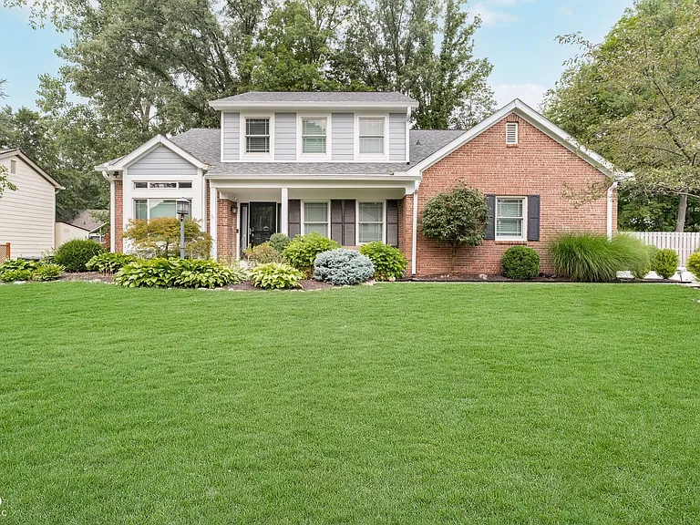 13738 Roswell Dr — Photo 1