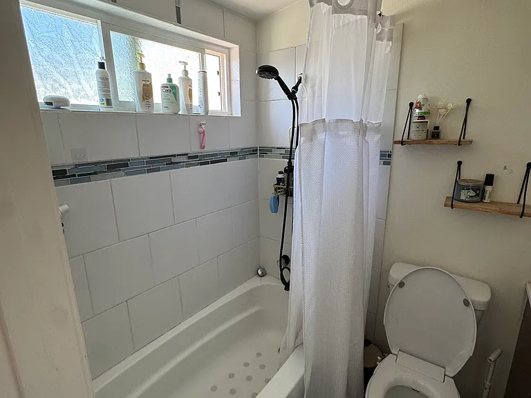 960 Kingsley Cir — Photo 8