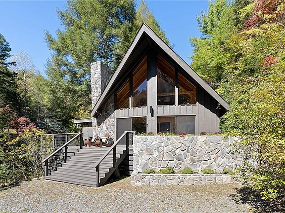 3rd image of 1062 River Bend Rd