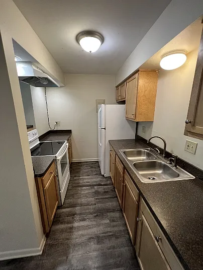 335 E Saint Joseph St — Photo 3