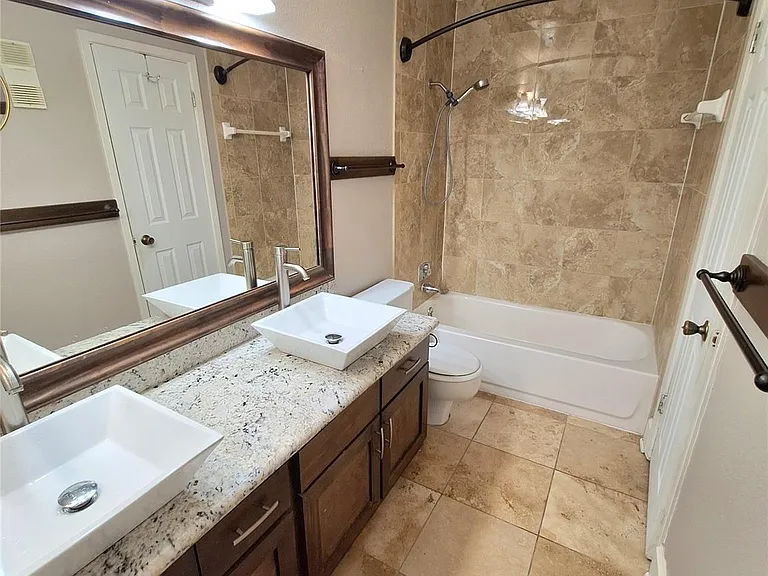 2425 Augusta Dr #4 — Photo 13