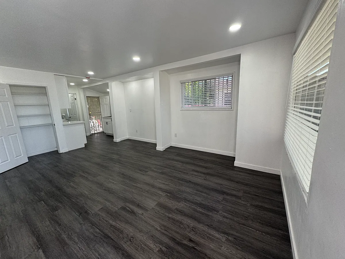 Building Photo - 1136 S Ditman Ave