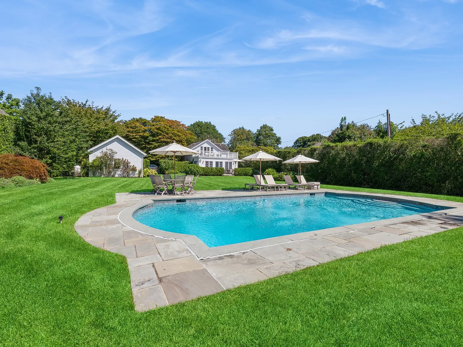 Quintessential Southampton Village — Photo 3
