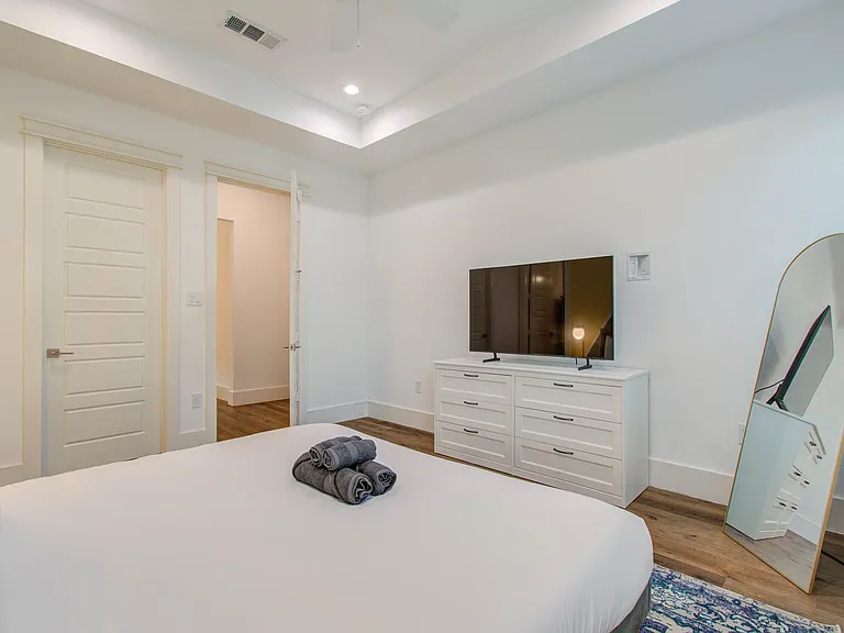 410 James St — Photo 18