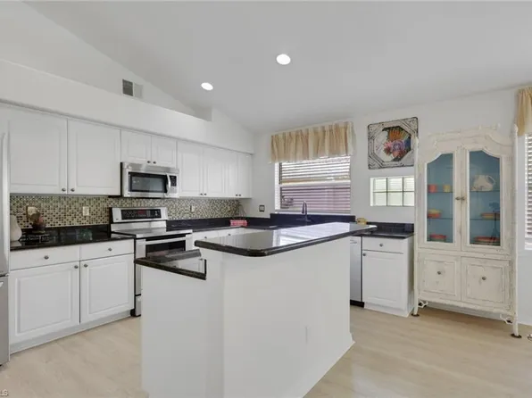 1242 Silverstrand DR, NAPLES, FL 34110