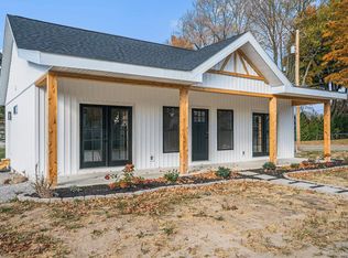 102 S 7th St, Pierceton, IN