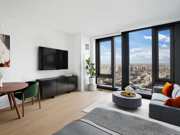 18 Sixth Avenue image 1 of 30