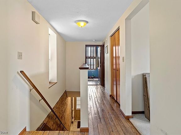 5th image of 118 Maple St