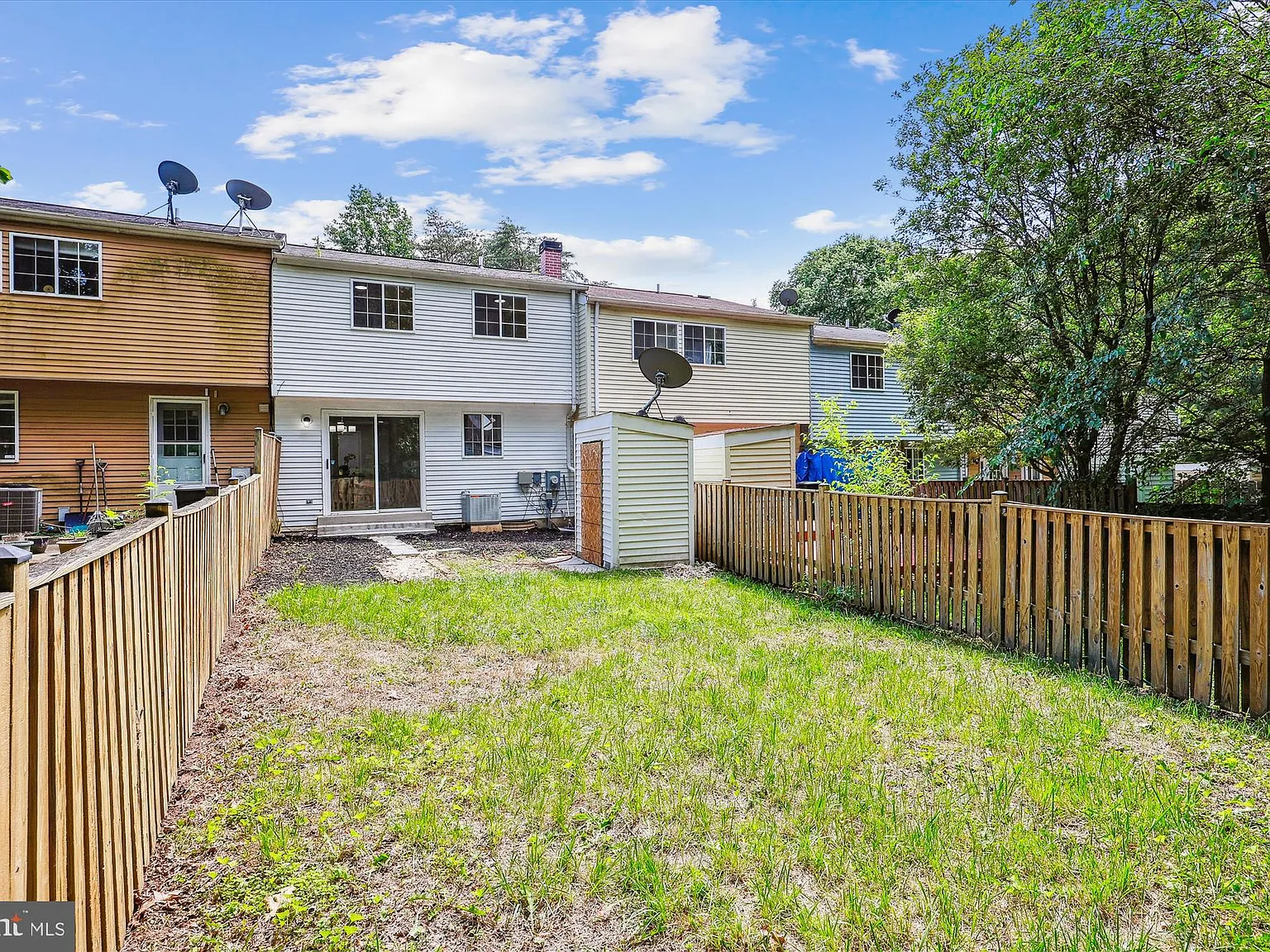 4 bed, 3.0 bath, 1060 sqft, $3,000 — Photo 4