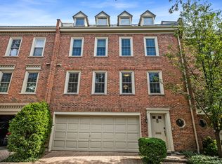 15 Landmark, Northfield, IL 60093