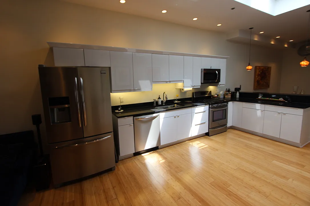 3 bed, 2.5 bath, 2300 sqft, $3,800 — Photo 3