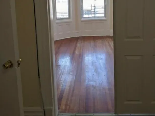 239 Bayview Avenue image 9 of 20