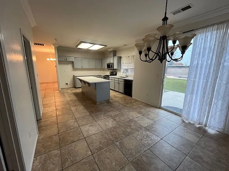 11515 Presidential Rd — Photo 3