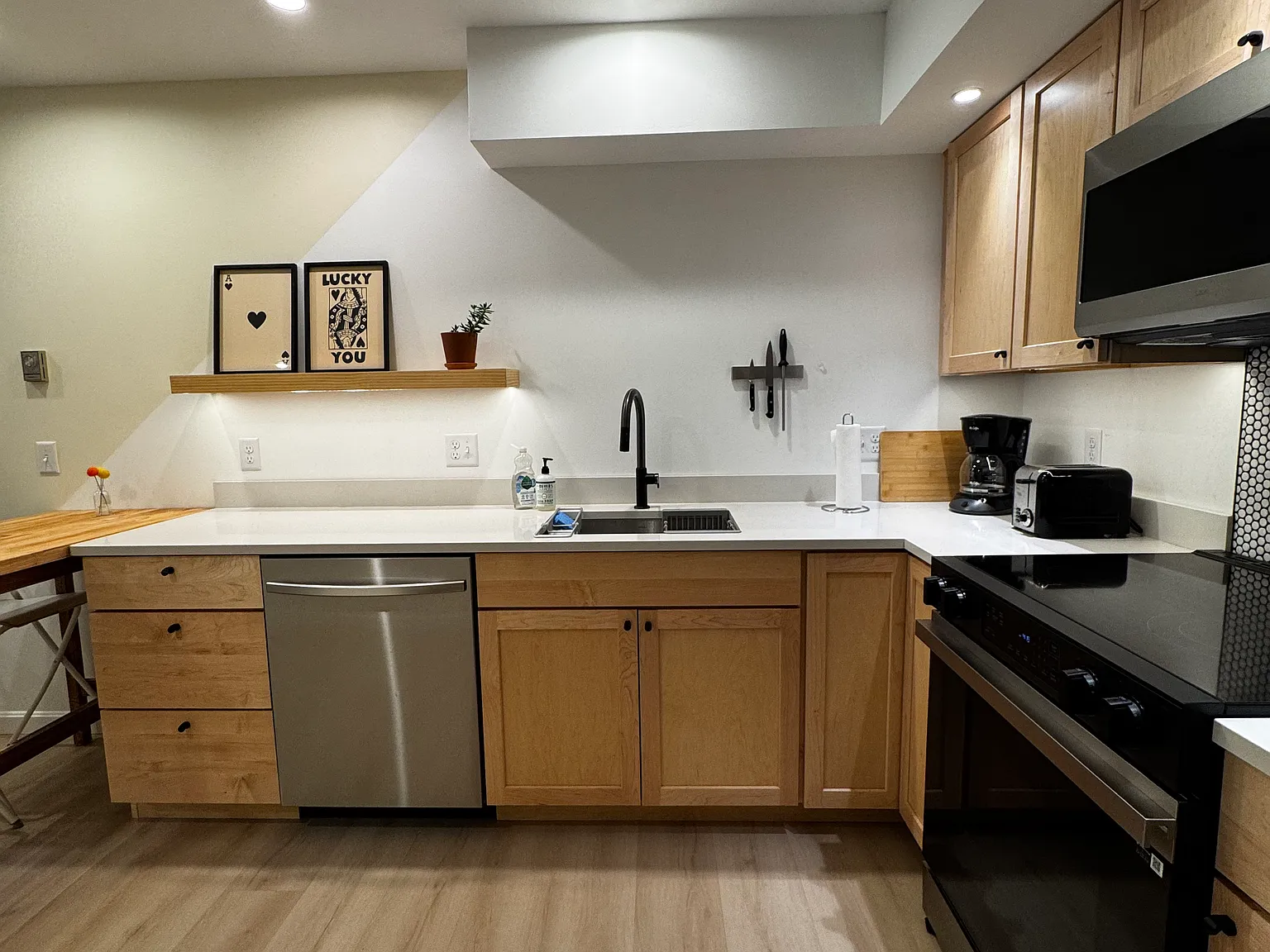 297 College St — Photo 4