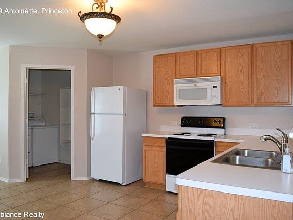 4th image of 1119 Antoinette Dr