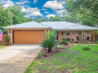 1574 Phyllis Ct, Gulf Breeze, FL 32563