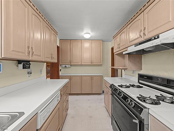 5th image of 2031 W Pleasant Valley Rd