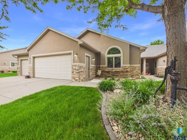 714 E 70th Pl, Sioux Falls, SD 57108