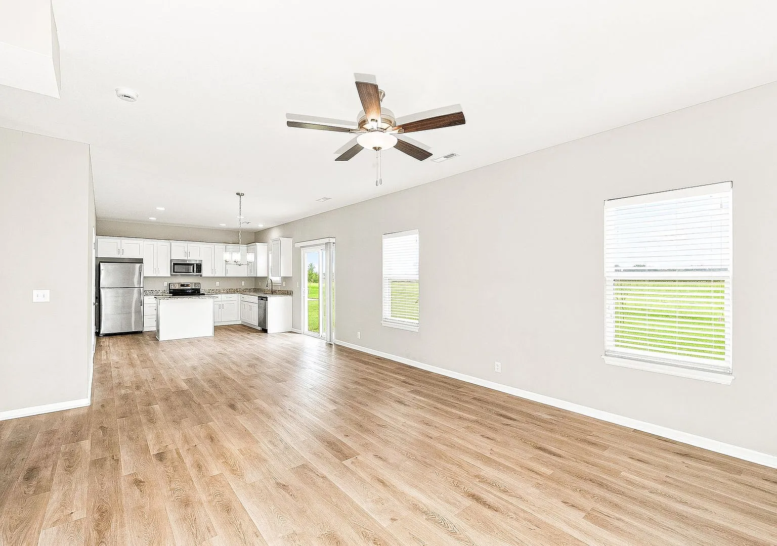 4 bedroom available in Blue Springs! — Photo 4
