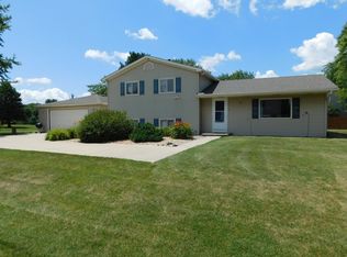 726 Myrtle Ct, Sandwich, IL 60548