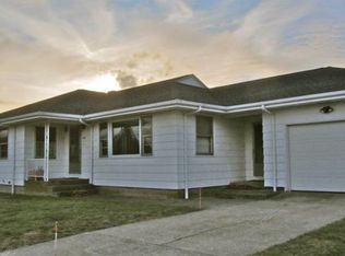 557 Fish Rd, Tiverton, RI 02878