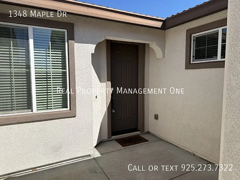 1348 Maple Dr — Photo 3