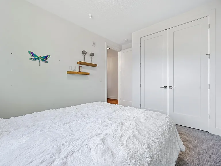 325 N Emerson St #D — Photo 10