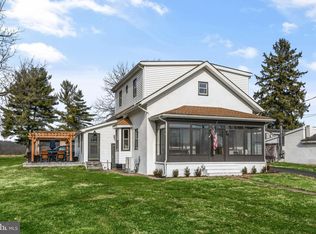 381 Red Corner Rd, Douglassville, PA 19518