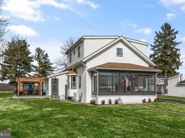 381 Red Corner Rd, Douglassville, PA 19518