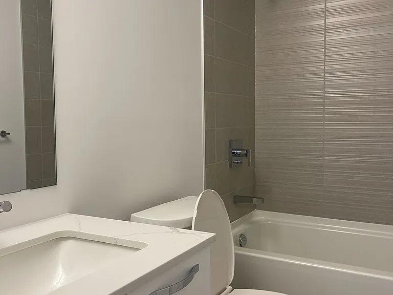 75 James St S #2511 — Photo 5