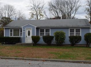 295 Red Oak Rd, Bridgeport, CT 06606