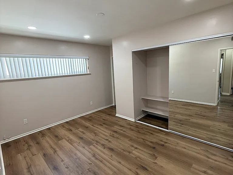 22861 Saticoy St — Photo 12