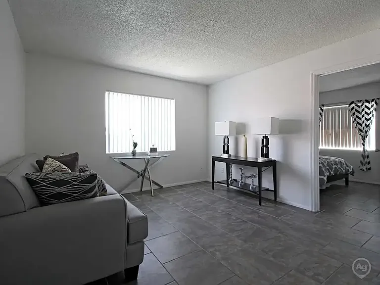 Mellow Square Apartments — Photo 7