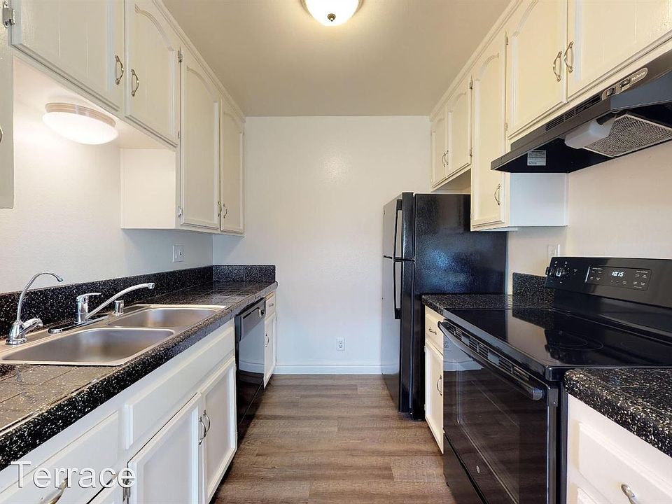 1st image of 2347 Grove Ave #13