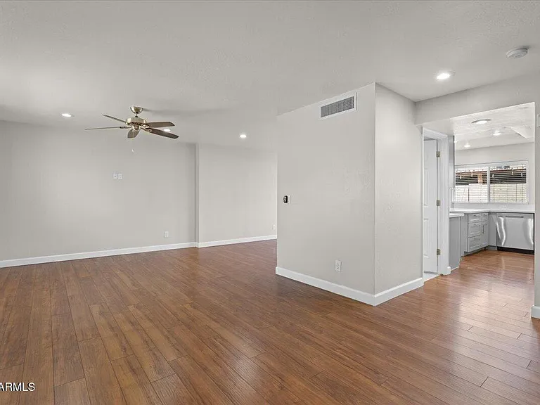 4233 N Miller Rd — Photo 8