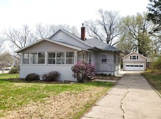 323 Sunset Rd, Waterloo, IA 50701