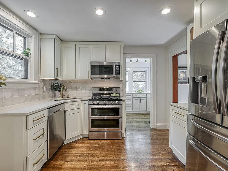 5609 Kenwood Ave — Photo 8