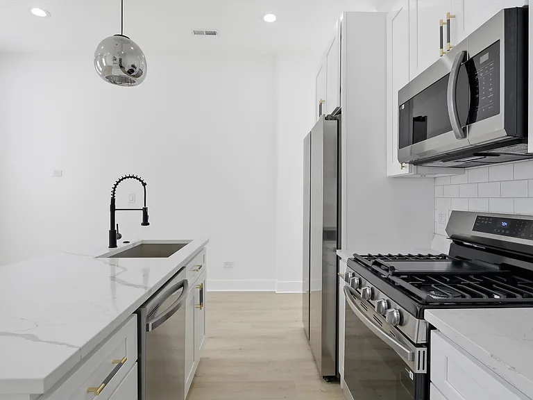 1838 N Damen Ave #3F — Photo 2