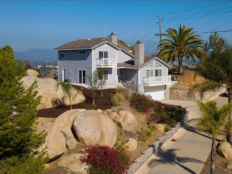 945 Deodar Rd — Photo 2