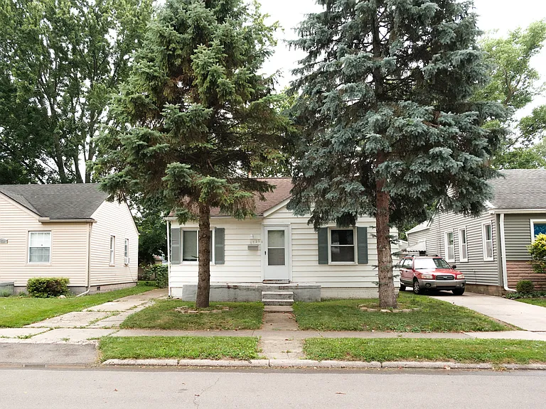 1720 Browning St — Photo 2