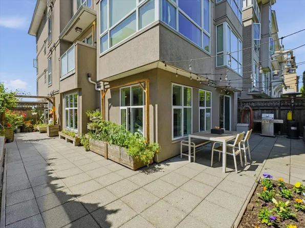 155 E 3rd St #112, North Vancouver, BC V7L 1E5