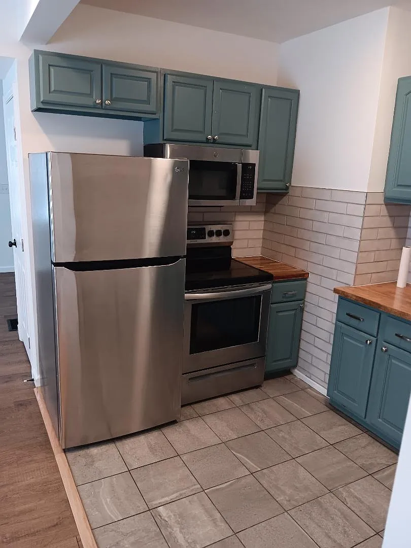667 E Woodrow Ave — Photo 2